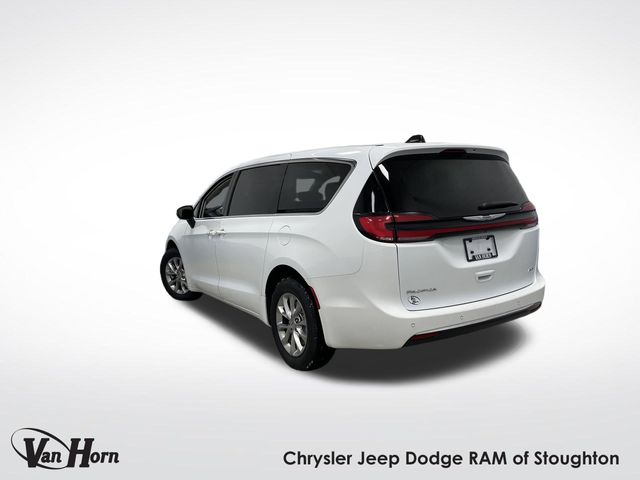 2023 Chrysler Pacifica Touring L photo