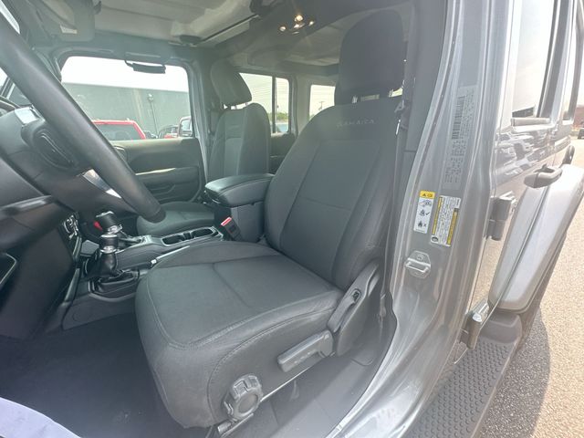 Used 2019 Silver Jeep Unlimited Sahara image 13