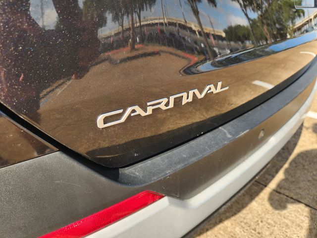 2025 Kia Carnival LXS Gray at Community Kia
