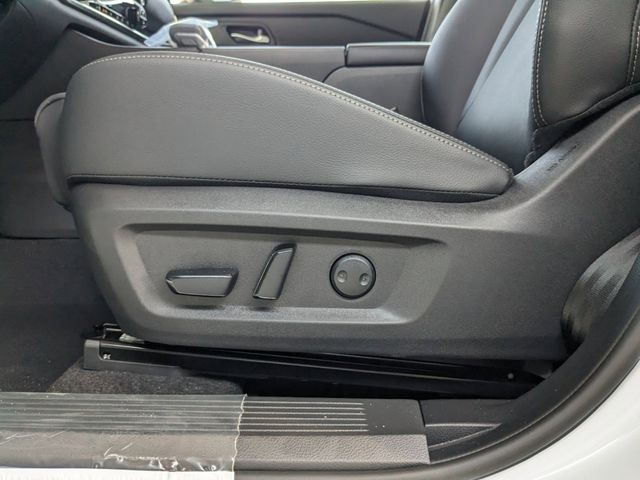 2025 Nissan Rogue SL photo