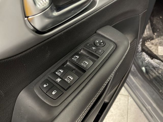 2025 Chrysler Pacifica Limited photo