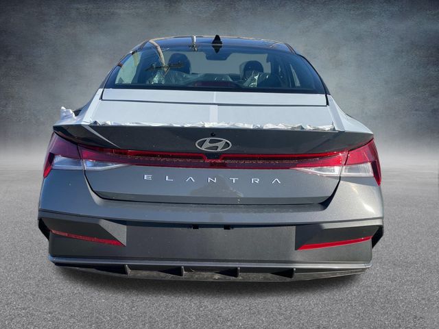 2025 Hyundai Elantra SE 4