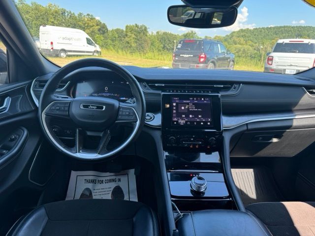Used 2022 White Jeep Altitude image 17