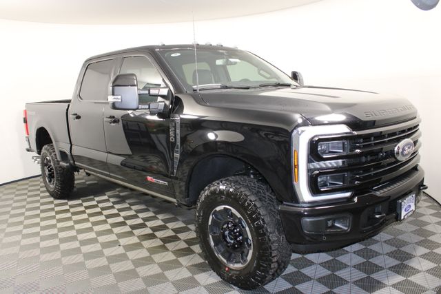 2026 Ford F-250 Super Duty Platinum's photo