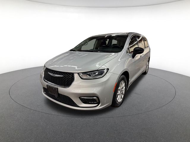 used 2024 Chrysler Pacifica car, priced at $25,290