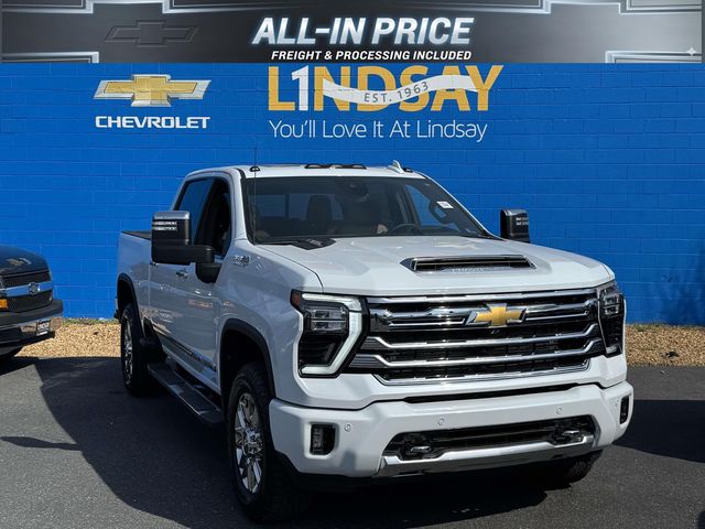 Polar White Tricoat 2026 Chevrolet Silverado 2500HD High Country Crew Cab 4WD Pickup Truck Four-Wheel Drive Automatic