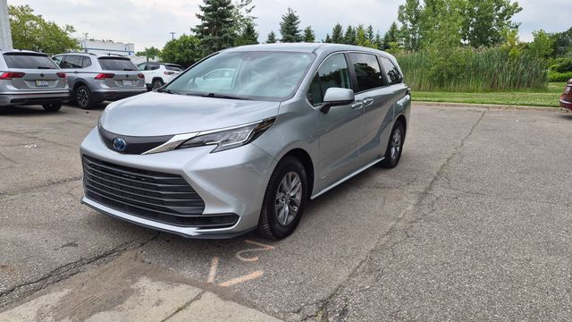 2021 Toyota Sienna LE