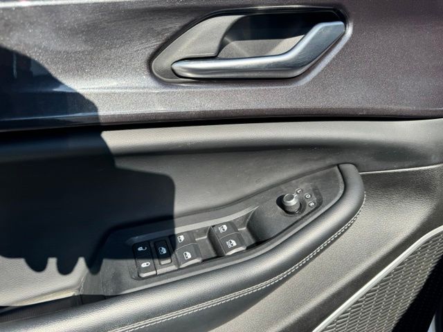 Used 2022 White Jeep Altitude image 21