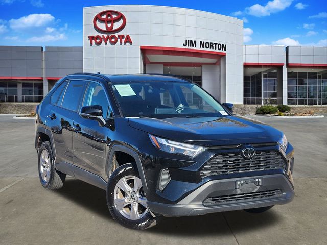 2024 Toyota RAV4 XLE's photo