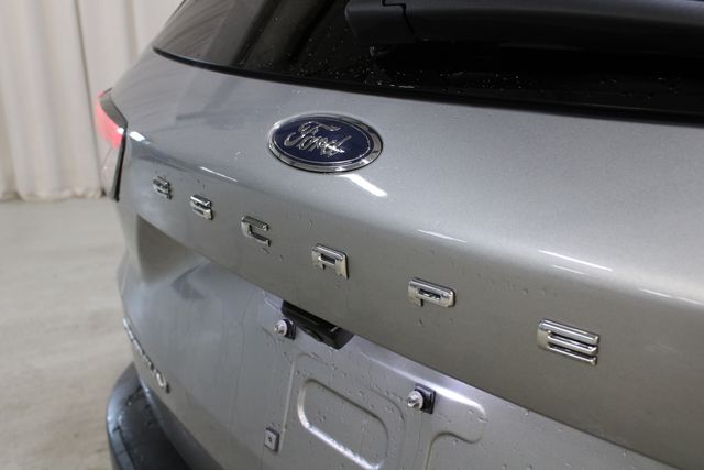 Used 2022  Ford Titanium image 31