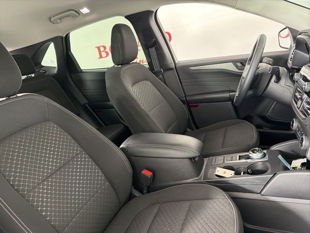 2023 Oxford White Ford Escape Active FWD SUV