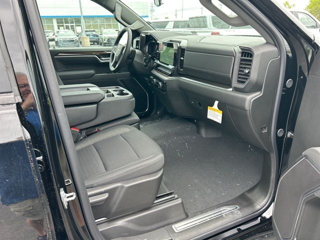 2025 Chevrolet Silverado 1500 LT photo