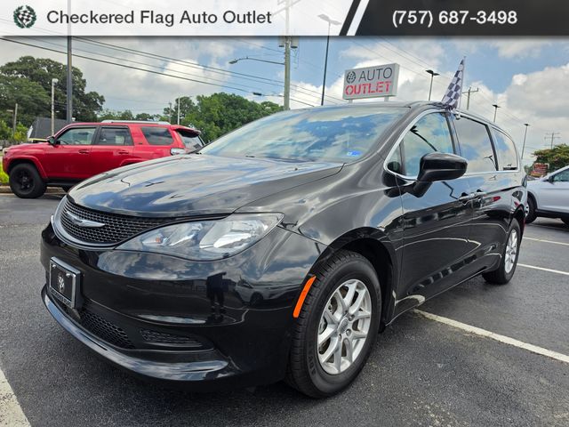 Brilliant Black Crystal Pearlcoat 2022 Chrysler Voyager Minivan Front-Wheel Drive 9-Speed Automatic