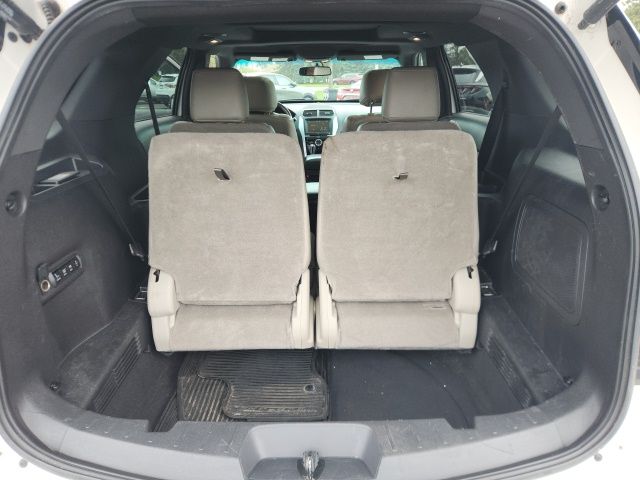 Used 2012 White Platinum Clearcoat Metallic Ford Limited image 5