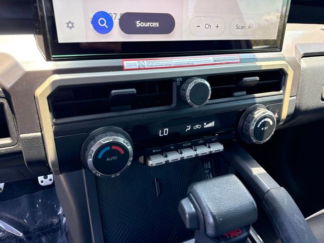 2025 Toyota Tacoma TRD Sport - Photo 23