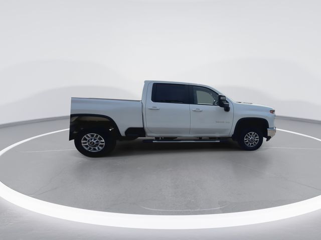 Used 2025 White Chevrolet LT image 12