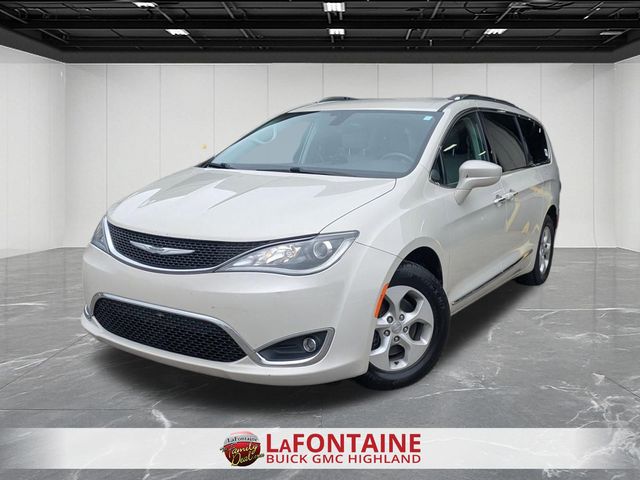 Bright White Clearcoat 2017 Chrysler Pacifica Minivan Front-Wheel Drive 9-Speed Automatic