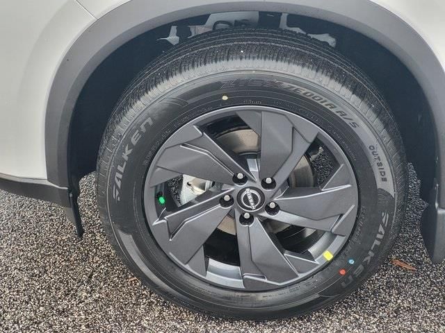 New 2026 White Nissan SV image 9