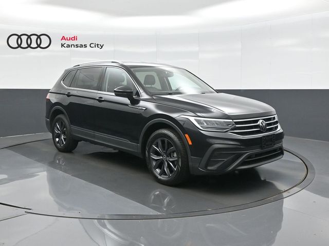 Deep Black Pearl 2022 Volkswagen Tiguan SUV / Crossover All-Wheel Drive 8-Speed Automatic