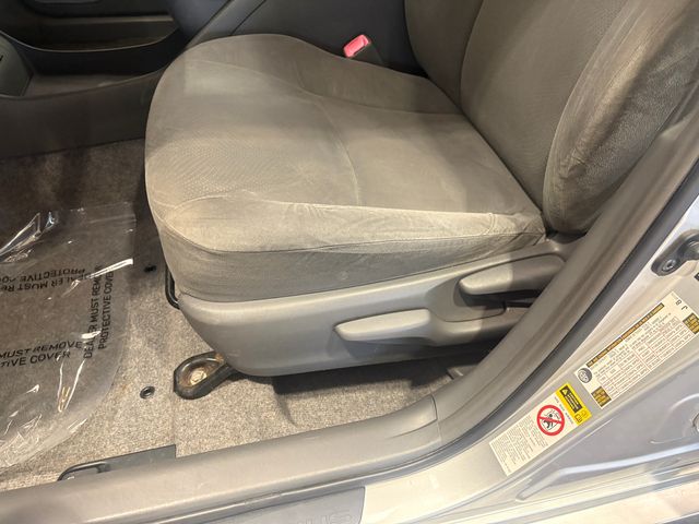 Used 2010  Toyota I image 12