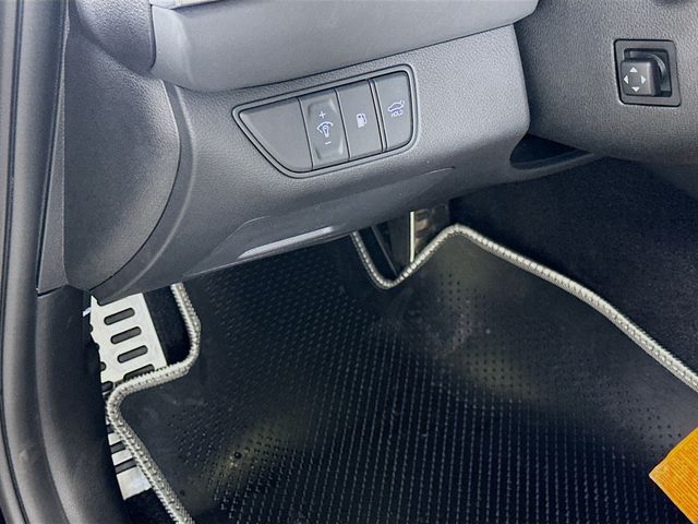 Thumbnail: 2025 Genesis G70 - 10