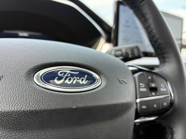 2025 White Metallic Ford Escape Plug-In Hybrid Base FWD SUV