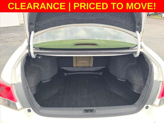 Used 2011 White Honda EX-L image 29