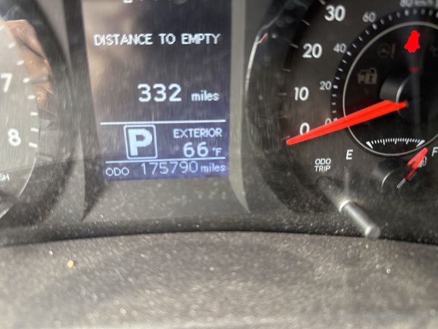 2015 White Toyota Sienna LE FWD Van