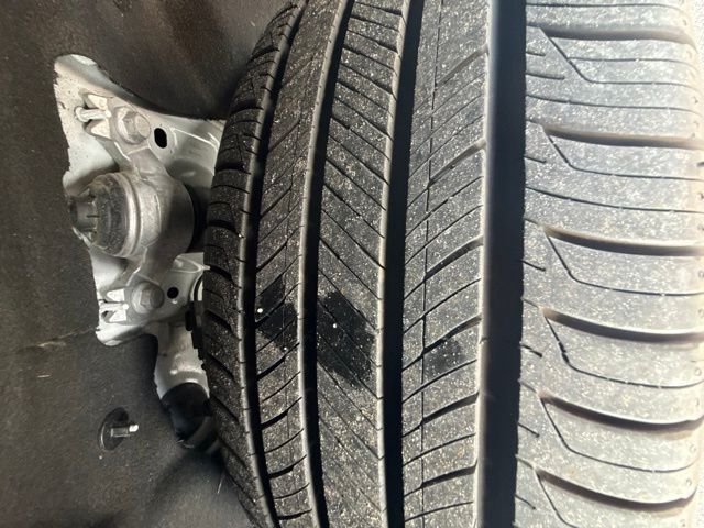 2025 Ford Explorer Active:B02485
