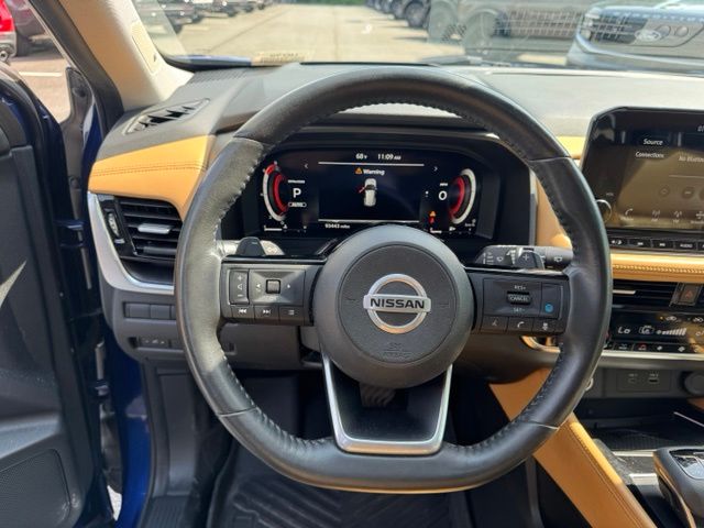 Used 2021 Blue Nissan Platinum image 18