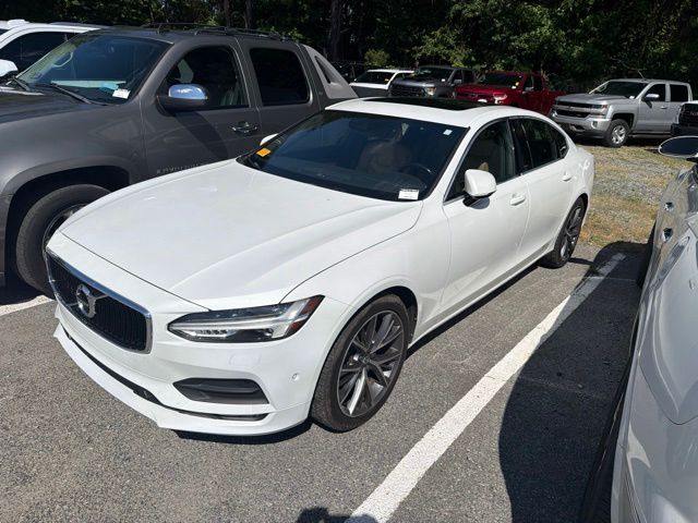 Used 2018 White Volvo T5 Momentum image 11