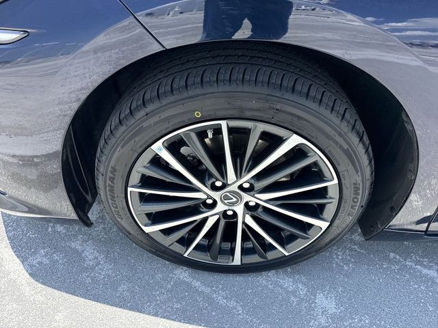 Used 2024 Lexus ES Sedan