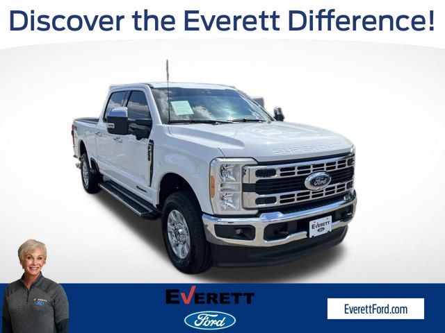 Oxford White 2023 Ford F-250 Super Duty Pickup Truck Four-Wheel Drive Automatic
