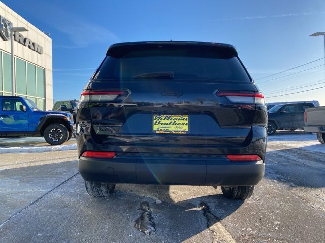 2024 Jeep Grand Cherokee L Altitude X - Diamond Black Crystal Pearlcoat exterior view 6