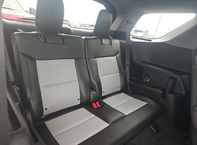 2023 White Metallic Ford Explorer XLT 4X4 SUV