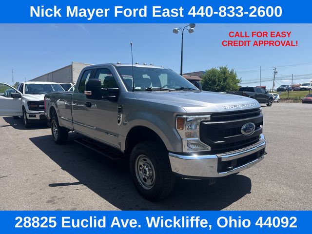 Iconic Silver Metallic 2022 Ford F-250 Super Duty Pickup Truck Four-Wheel Drive Automatic
