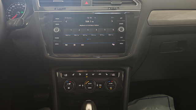 Used 2019 Stone Blue Metallic Volkswagen 2.0T SE image 13