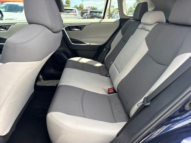 2024 Toyota RAV4 XLE - Photo 12