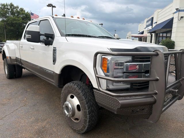 White Platinum Metallic Tri-Coat 2019 Ford F-350 Super Duty Pickup Truck Four-Wheel Drive 6-Speed Automatic