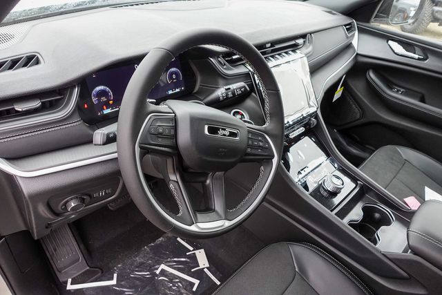 new 2025 Jeep Grand Cherokee car, priced at $40,720