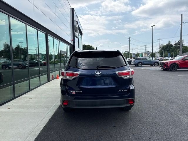 Used 2014 Blue Toyota XLE V6 image 4