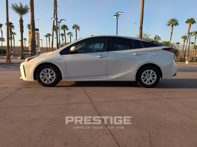 2019 Toyota Prius LE 9