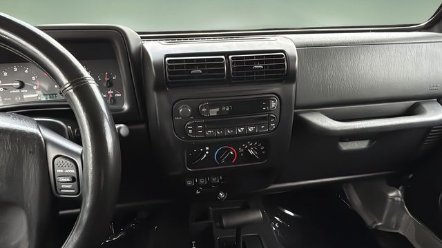 Used 2006 Silver Jeep Unlimited image 25