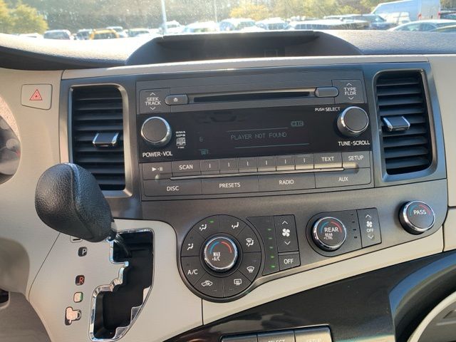2011 Toyota Sienna LE 8-Passenger photo