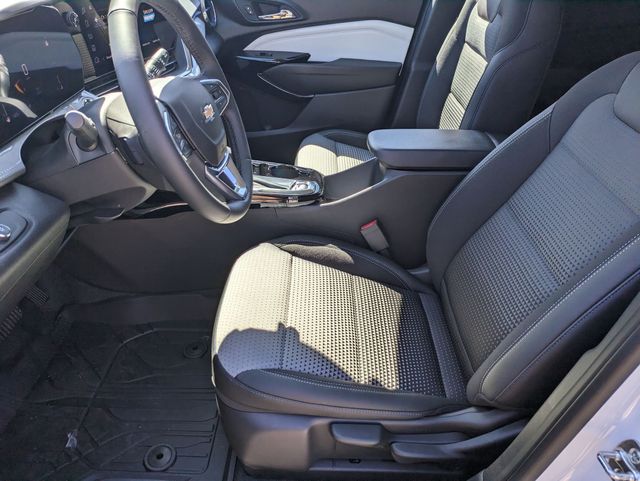 2025 Chevrolet Trax LT photo