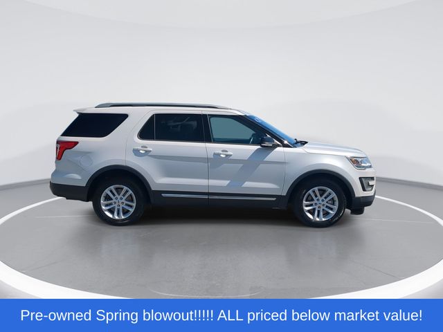 Used 2017 White Ford XLT image 9