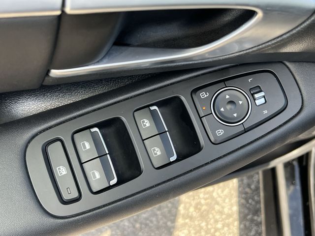 Used 2025 Black Hyundai SEL image 32