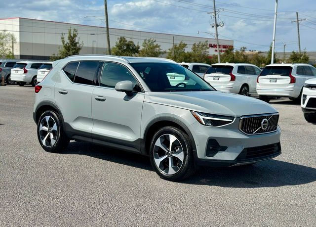 2025 Volvo XC40 B5 Plus Bright Theme