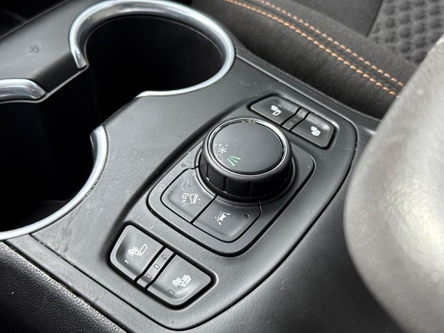 Used 2020 Gray GMC SLE image 27