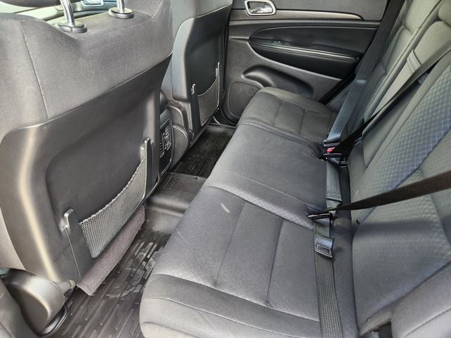 2018 Diamond Black Crystal Pearlcoat Jeep Grand Cherokee Laredo 4X4 SUV